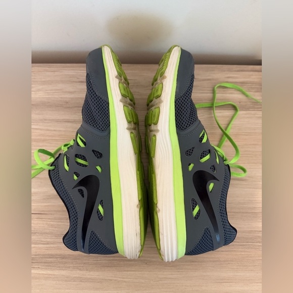 Nike Dual Fusion Lite Grey/Green Mens Running Shoes Size 10,5 - Picture 3 of 10
